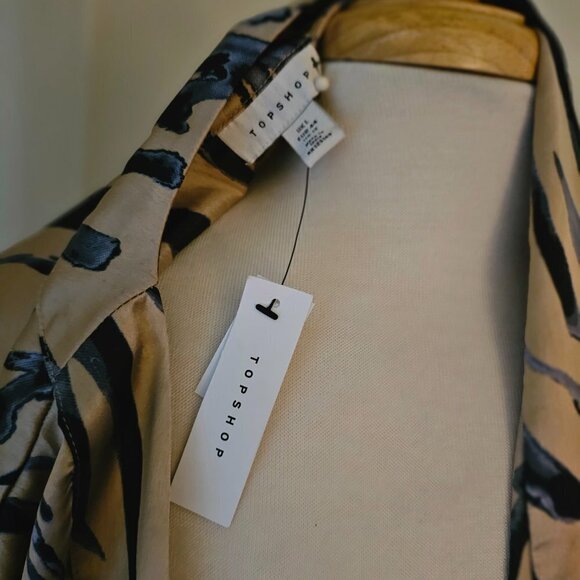 NWT ZEBRA WRAP ROBE NWT - Picture 2 of 2